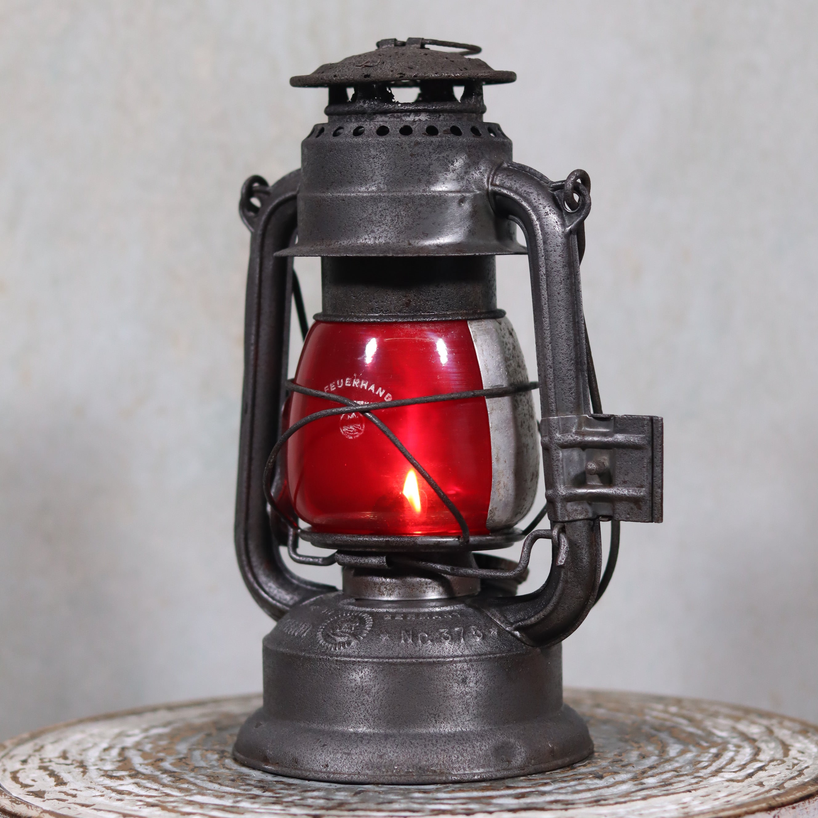 Extremely Rare Pre-War Feuerhand 375 K Hurricane Lantern – 1930s, Red Marked Glass, Reflector & Vehicle Holder