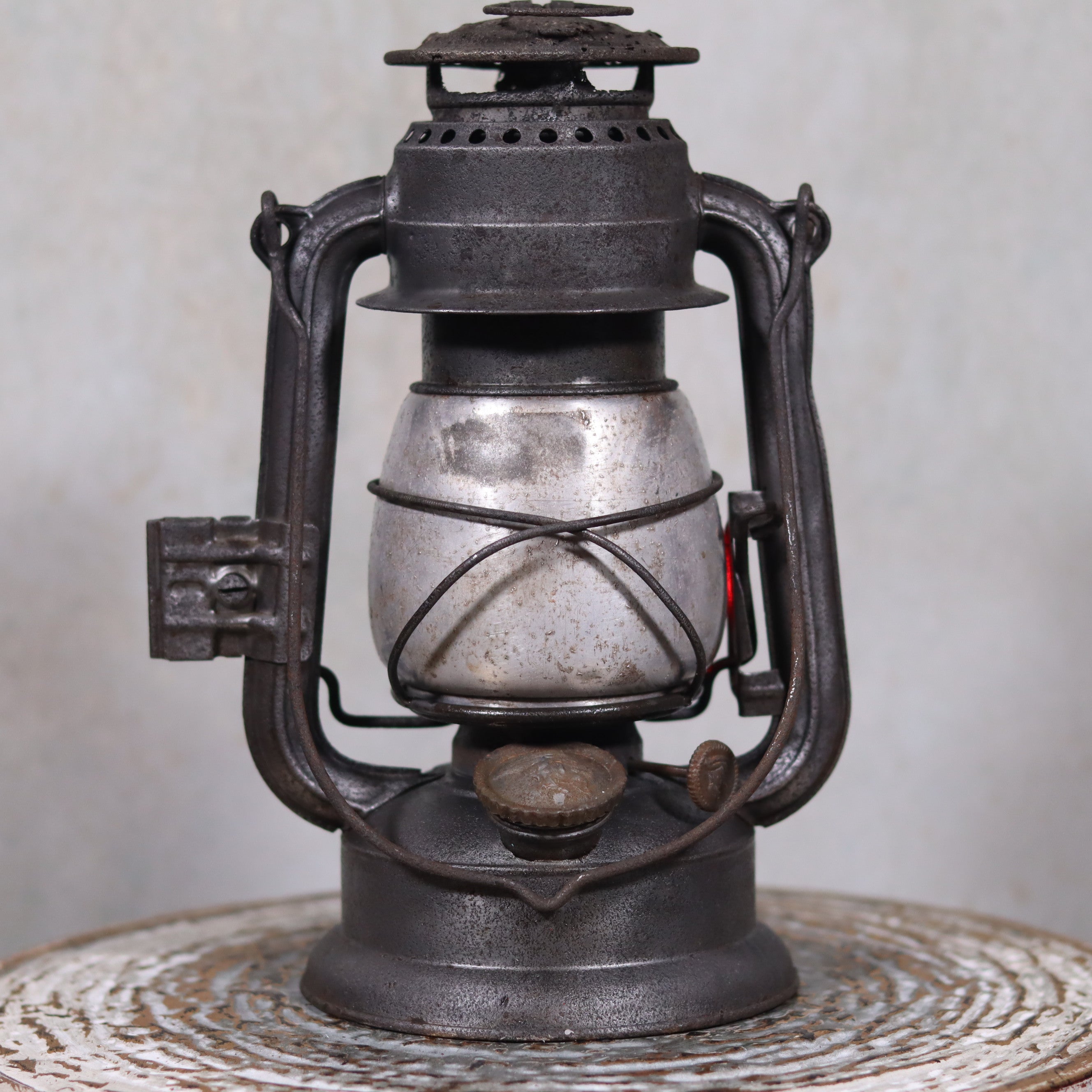 Extremely Rare Pre-War Feuerhand 375 K Hurricane Lantern – 1930s, Red Marked Glass, Reflector & Vehicle Holder