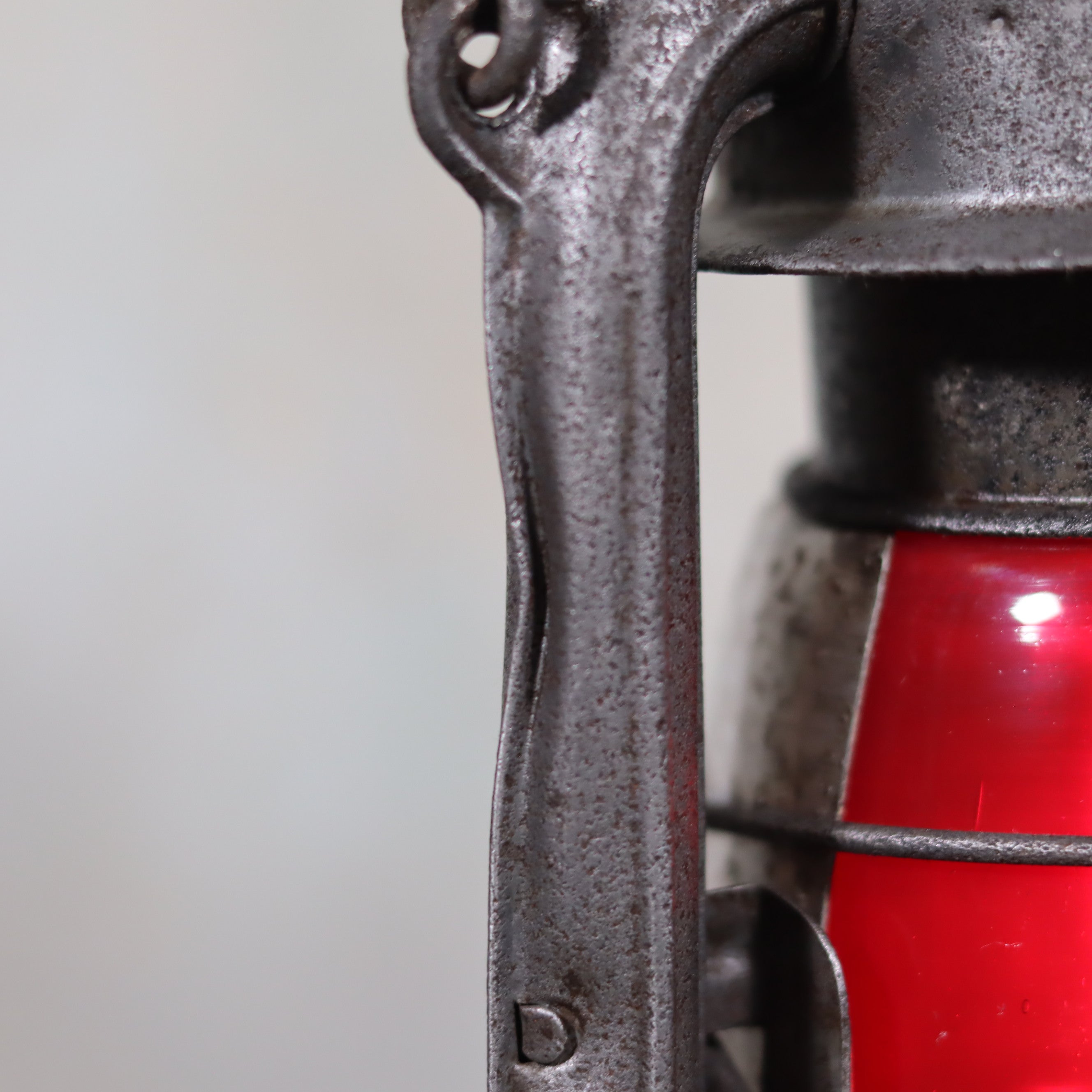 Extremely Rare Pre-War Feuerhand 375 K Hurricane Lantern – 1930s, Red Marked Glass, Reflector & Vehicle Holder