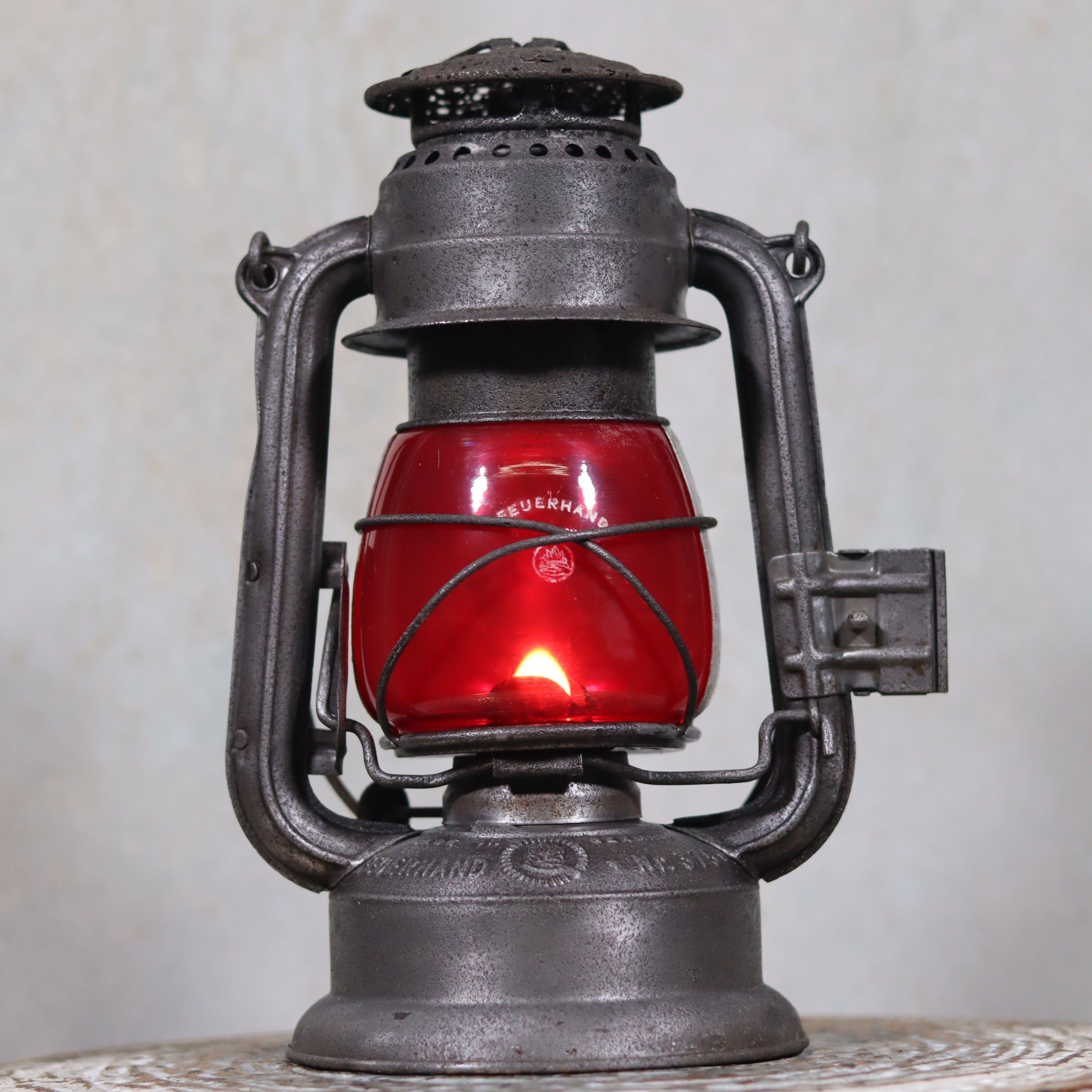 Extremely Rare Pre-War Feuerhand 375 K Hurricane Lantern – 1930s, Red Marked Glass, Reflector & Vehicle Holder