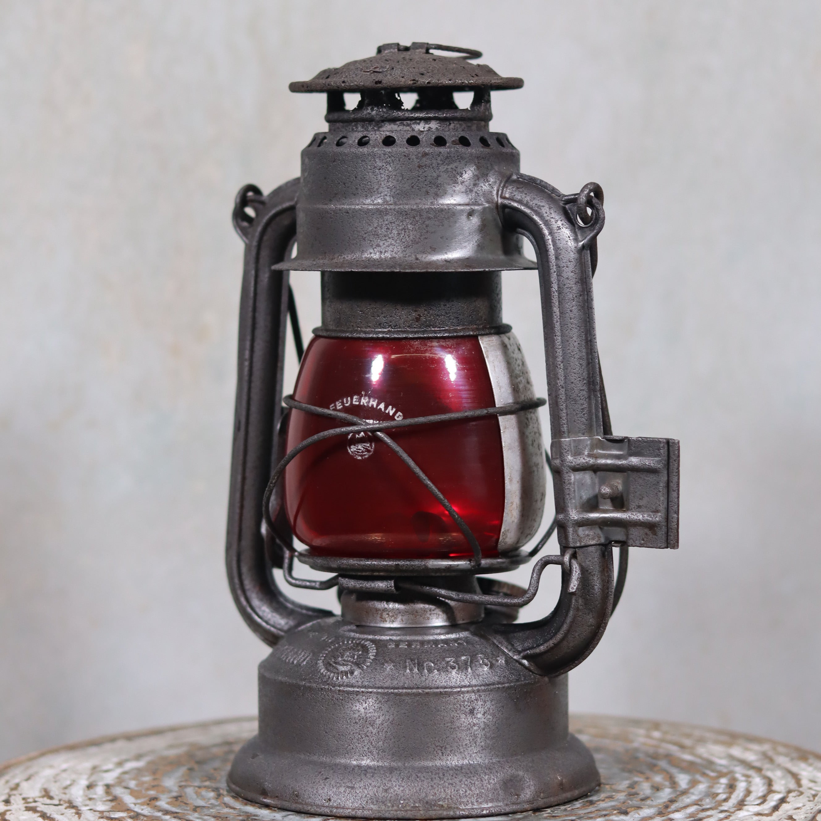 Extremely Rare Pre-War Feuerhand 375 K Hurricane Lantern – 1930s, Red Marked Glass, Reflector & Vehicle Holder