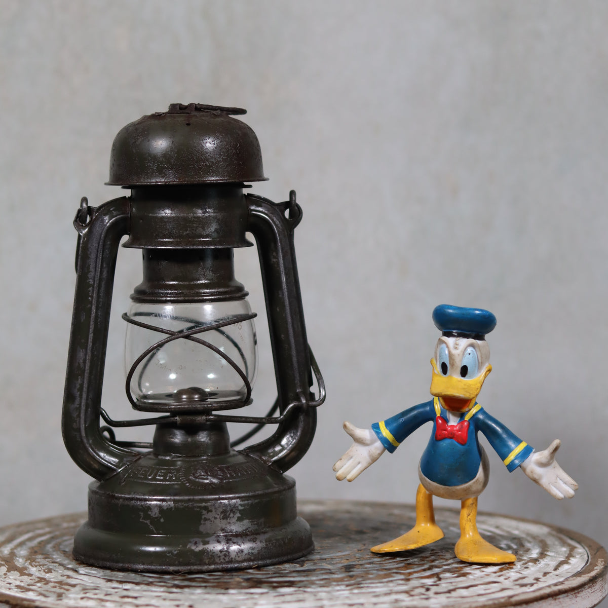 Rare Feuerhand 176 Storm Lantern – “Pilzkopf” Design with Original Glass 1940s vintage oil lamp close-up view