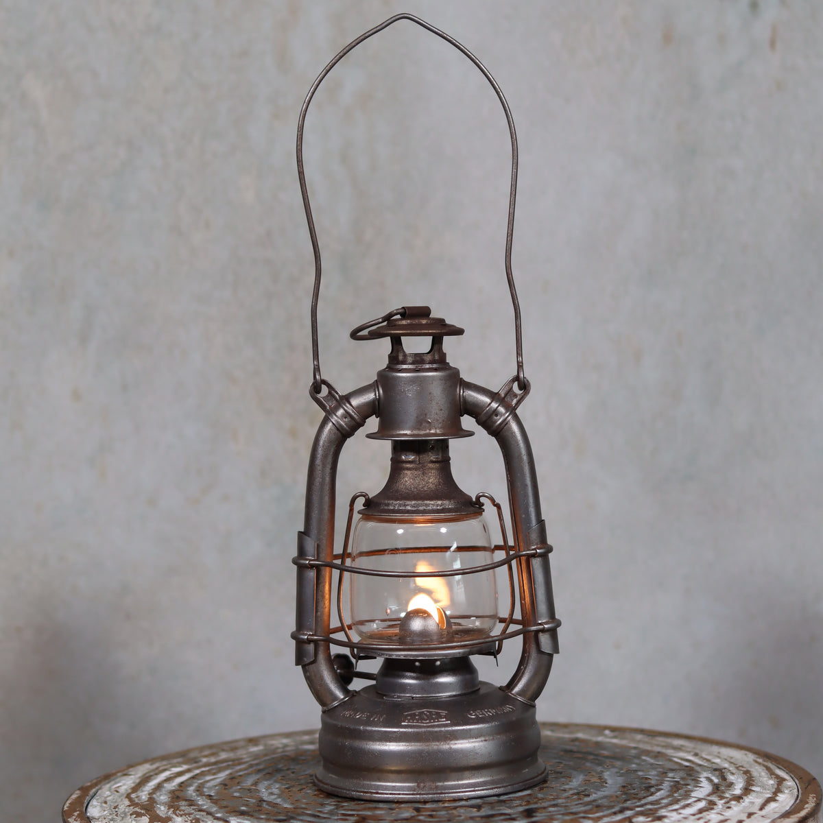 Extremely Rare Pre-War Storm Lantern – Hasag Orkan No. 333 (1937–1939) vintage oil lamp with lit flame and metal frame