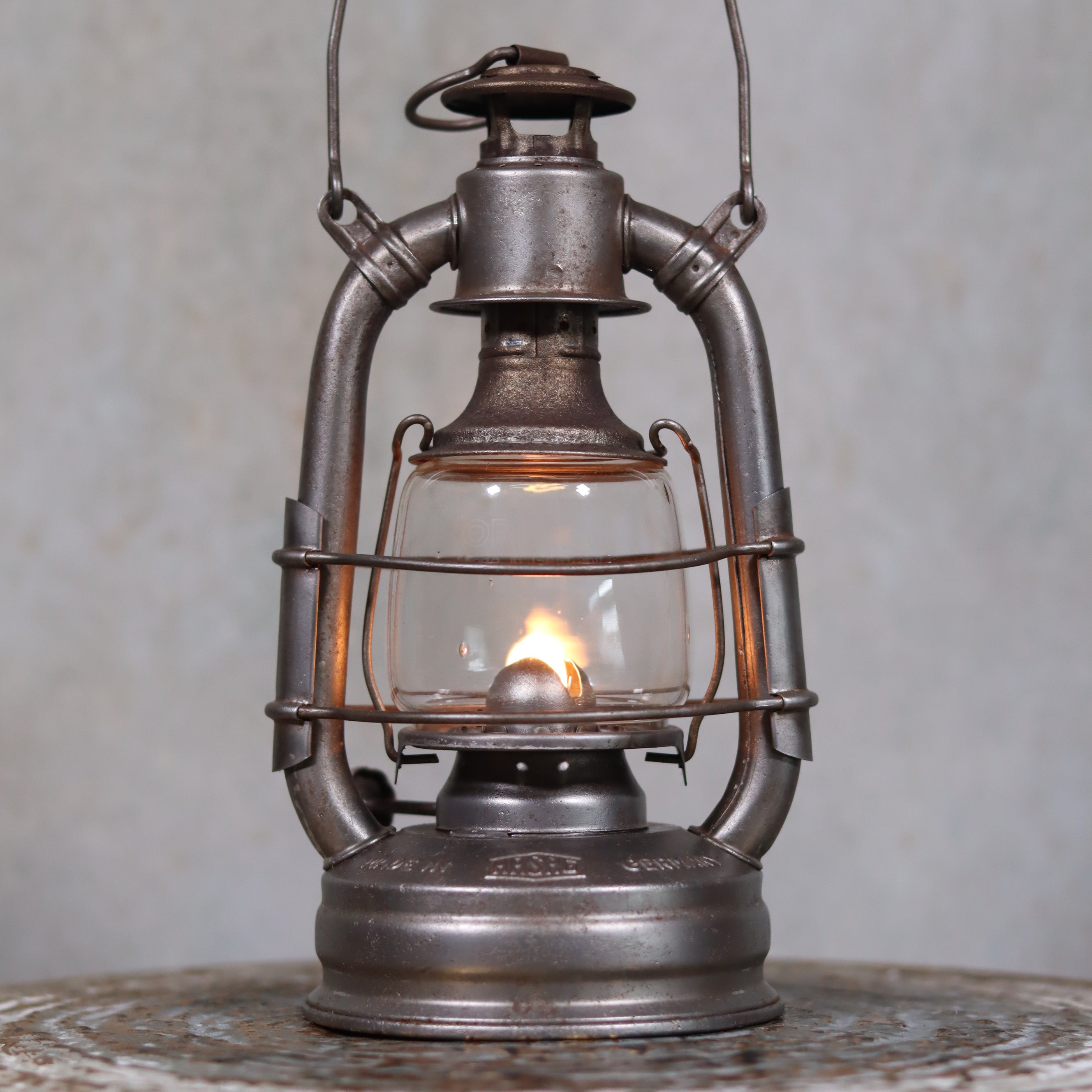 Extremely Rare Pre-War Storm Lantern – Hasag Orkan No. 333 (1937–1939) oil lamp with lit flame and metal frame design