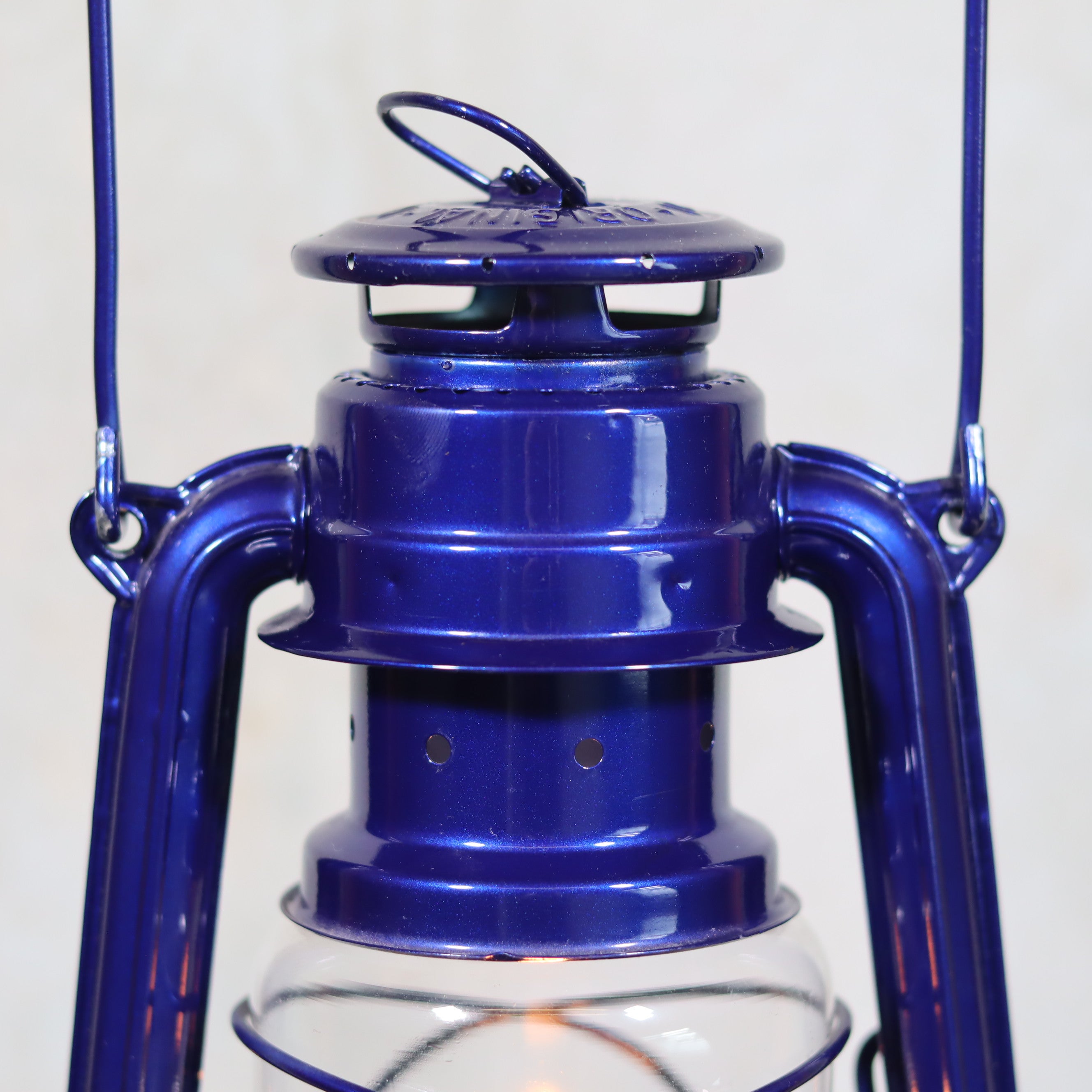 Rare Feuerhand 276 “Night Beach” – Limited Edition Airbrush Model oil lamp in deep blue near mint condition close-up view