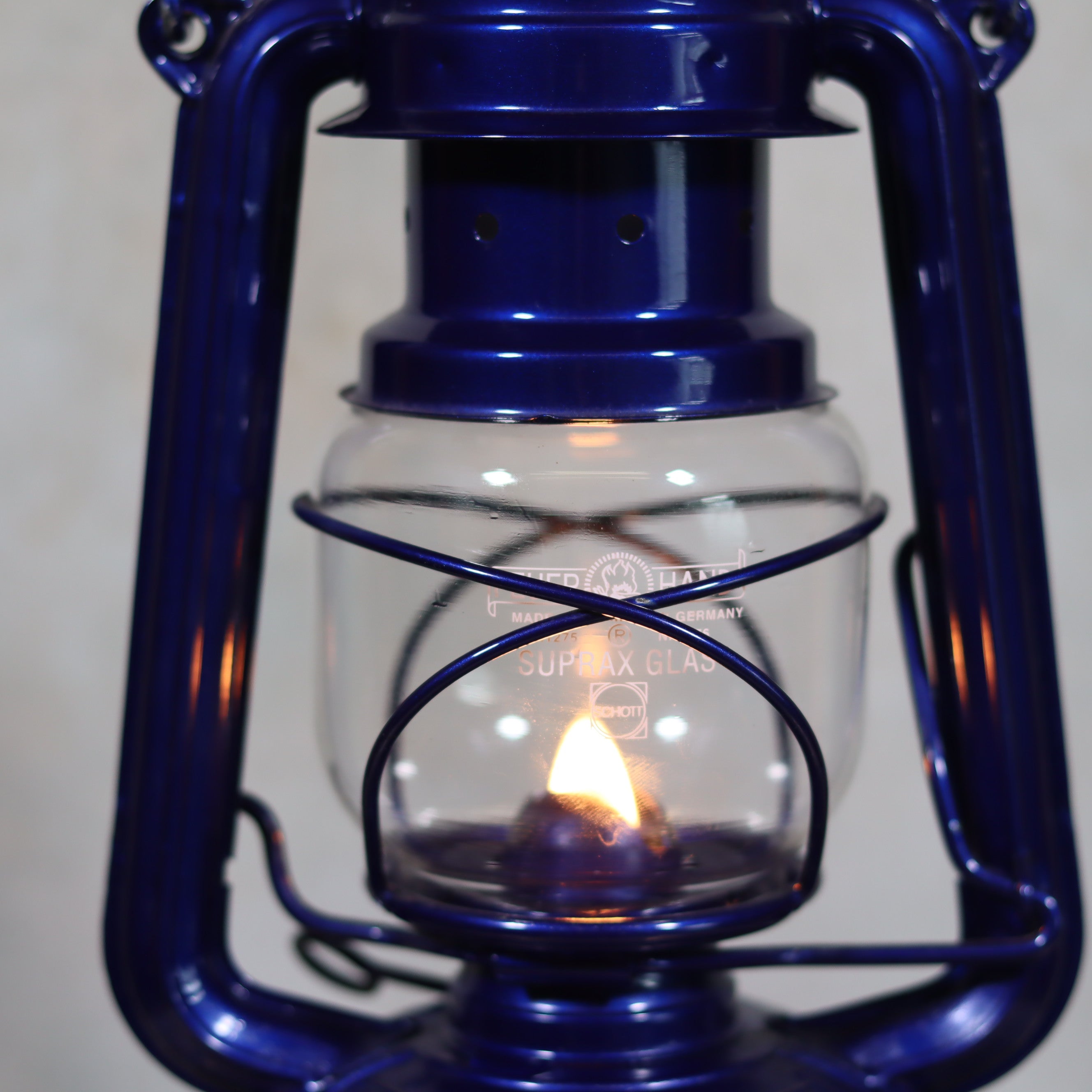 Rare Feuerhand 276 “Night Beach” – Limited Edition Airbrush Model (Near Mint) blue oil lamp lit flame close up