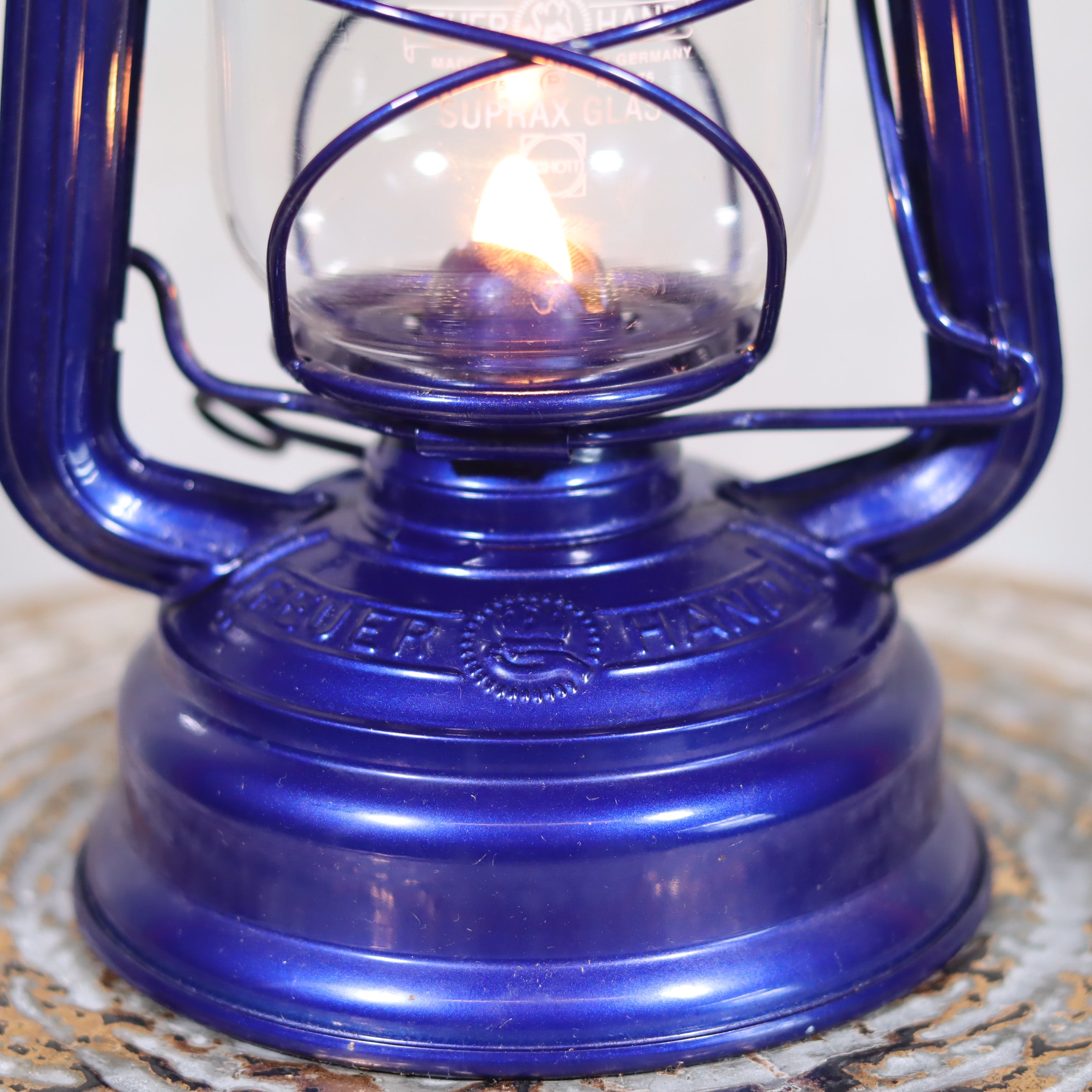 Rare Feuerhand 276 “Night Beach” – Limited Edition Airbrush Model (Near Mint) blue oil lamp burning flame close-up
