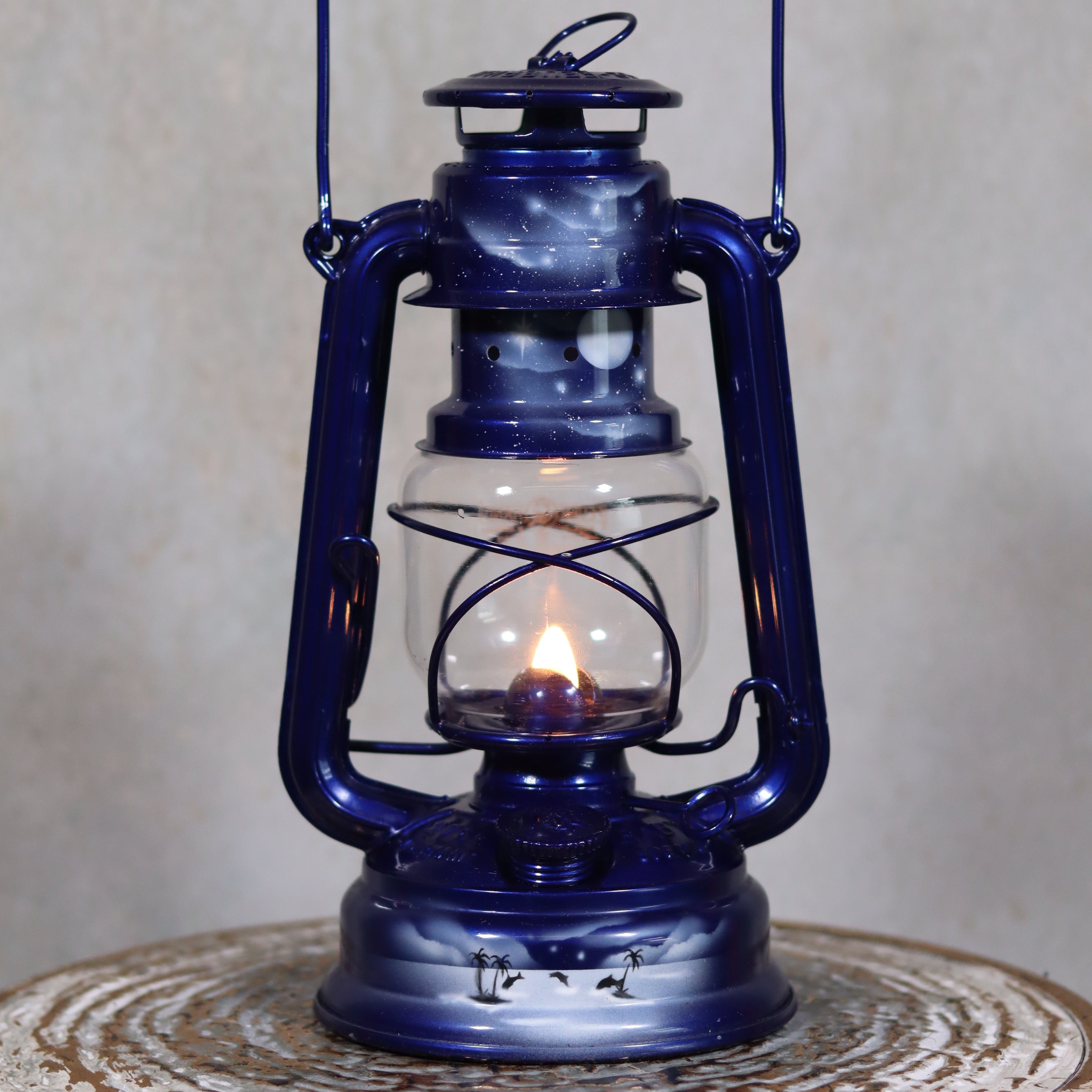 Rare Feuerhand 276 “Night Beach” – Limited Edition Airbrush Model oil lamp with glowing flame and detailed design