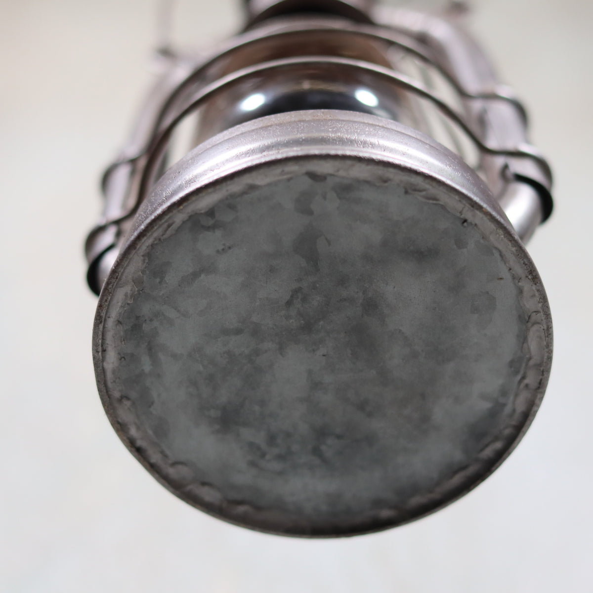 Extremely Rare Pre-War Storm Lantern – Hasag Orkan No. 333 (1937–1939) oil lamp base close-up showing metal texture