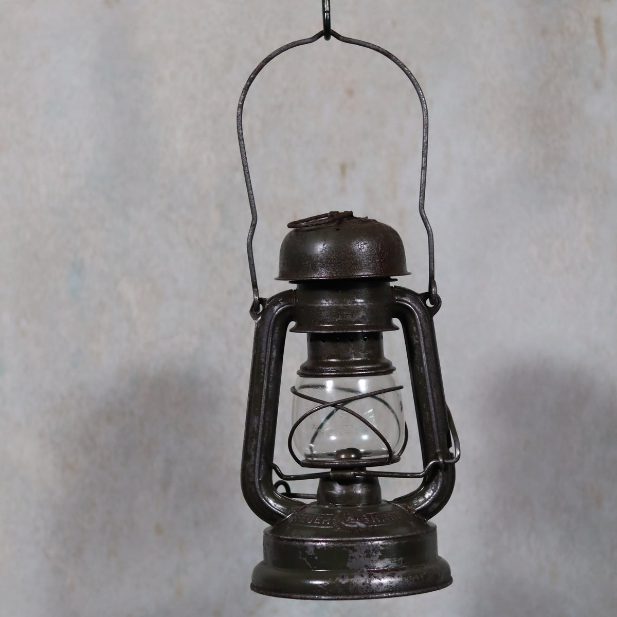 Rare Feuerhand 176 Storm Lantern – “Pilzkopf” Design with Original Glass 1940s vintage oil lamp close-up view