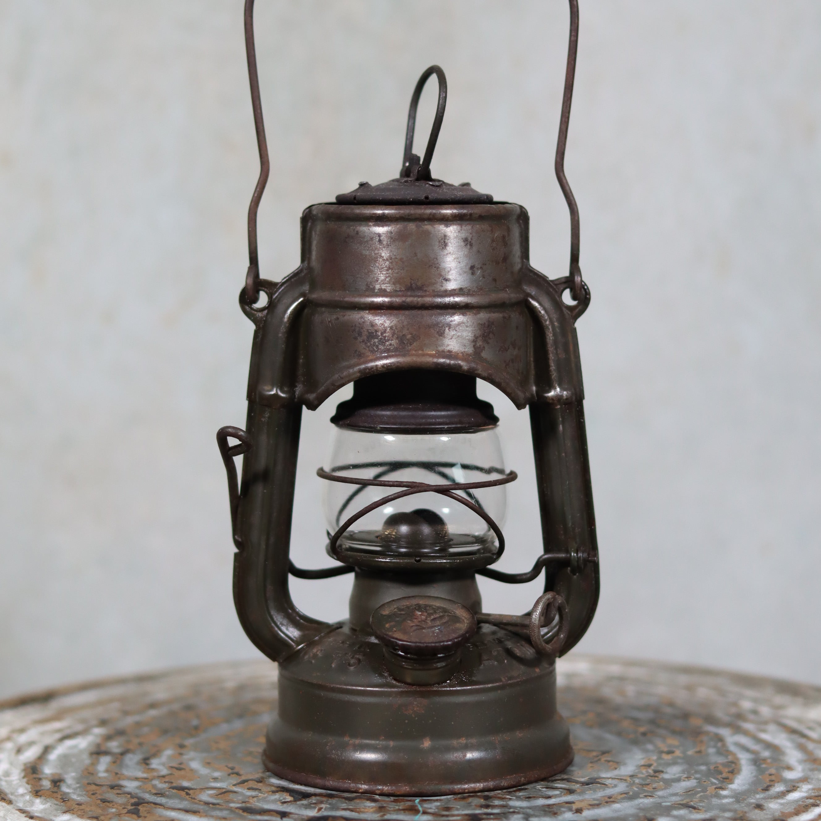 Beautiful and Functional Feuerhand “Atom 75 STK” Storm Lantern – Pre-War, Late 1930s to Early 1940s oil lamp vintage design