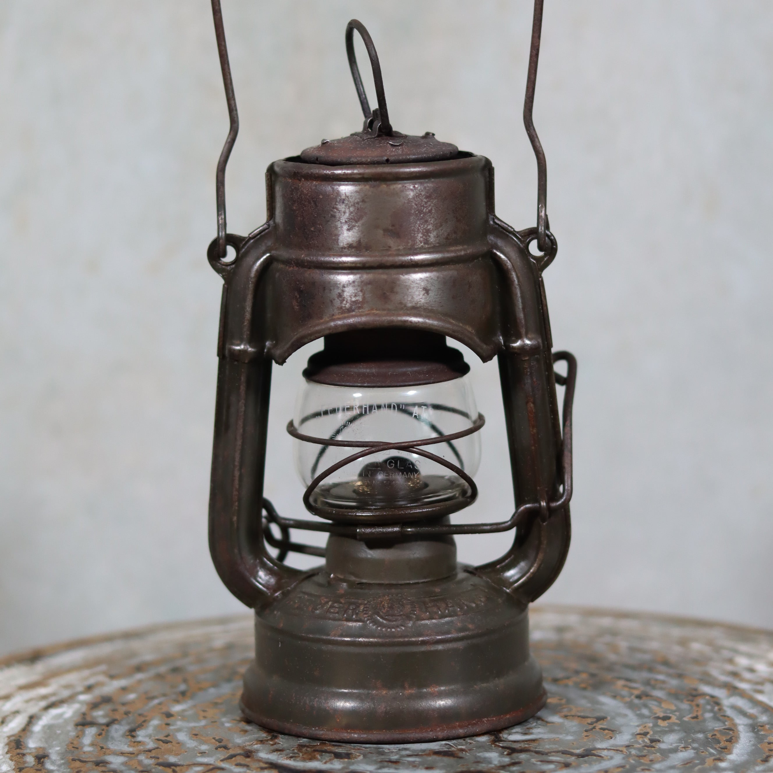 Beautiful and Functional Feuerhand “Atom 75 STK” Storm Lantern – Pre-War, Late 1930s to Early 1940s oil lamp design and details.