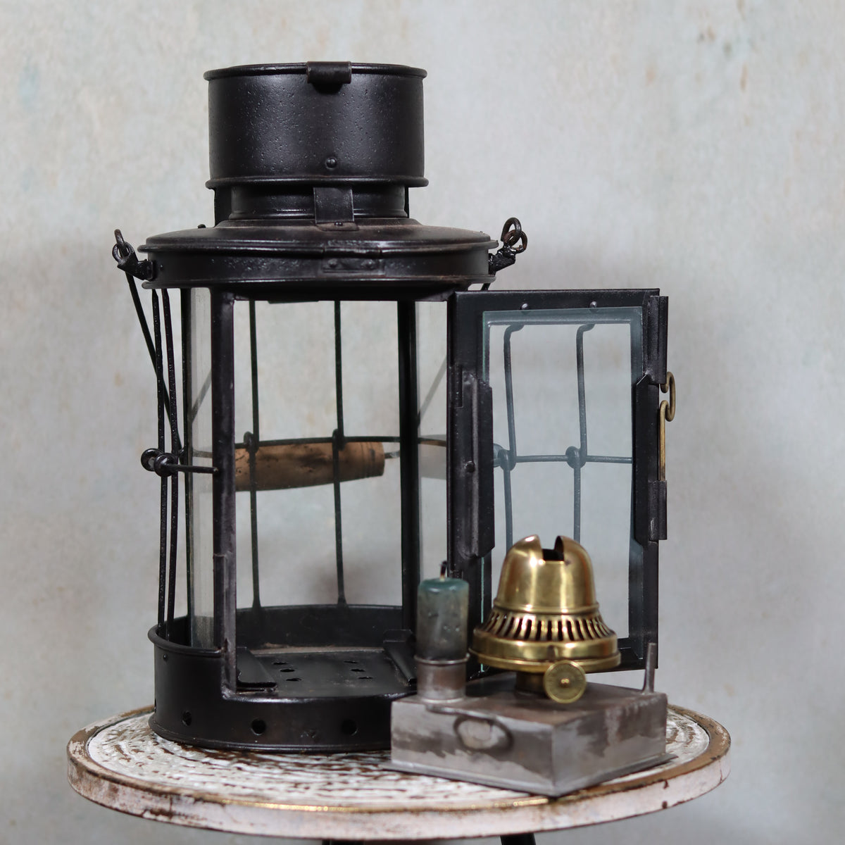 Fantastic and Rare Trench Lantern by Hinks Birmingham – 1918 – Complete and Working showing vintage oil lamp components and metal frame