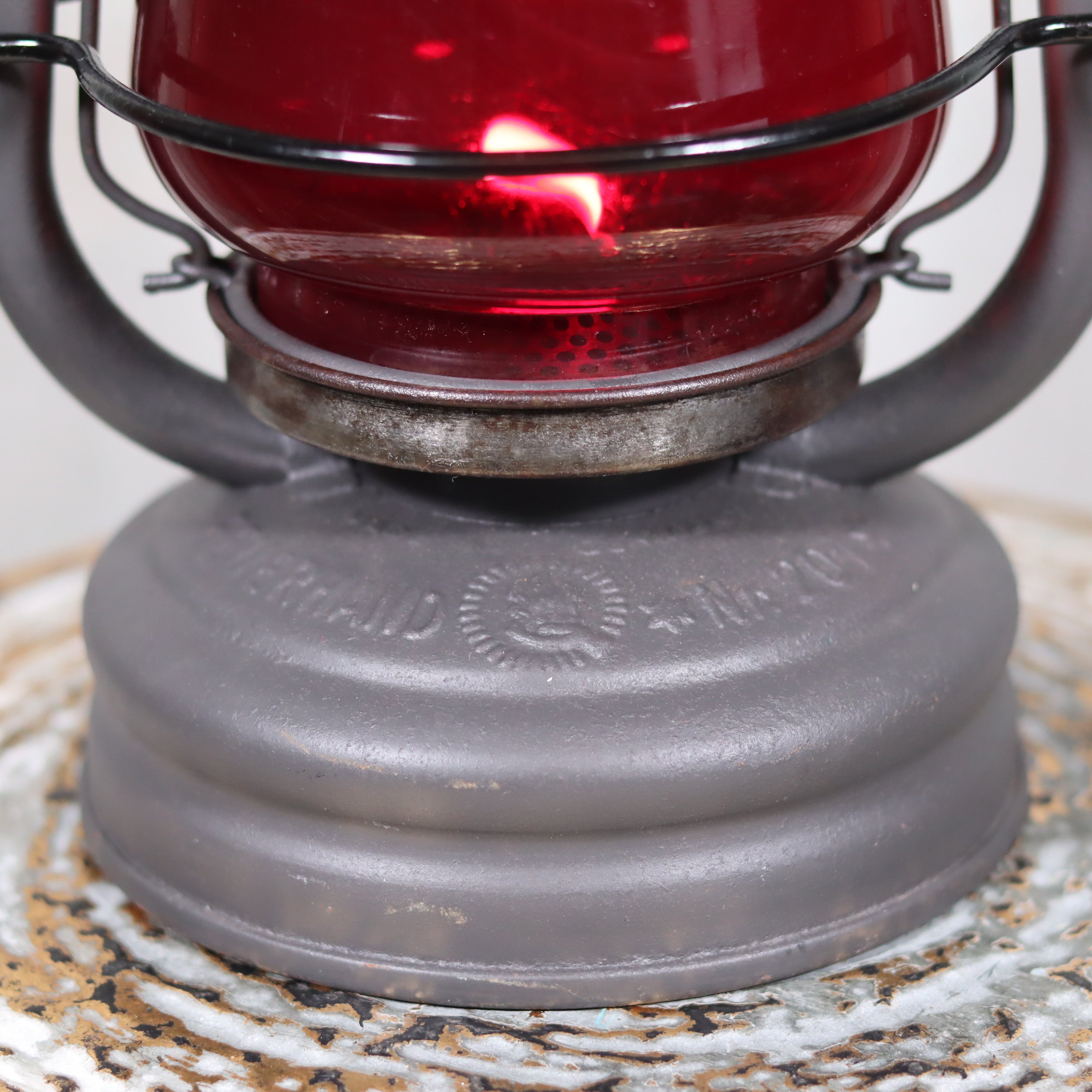 Close-up of the oil lamp base with rare red glass of the Beautiful Feuerhand 201 Storm Lantern – Germany, 1930s