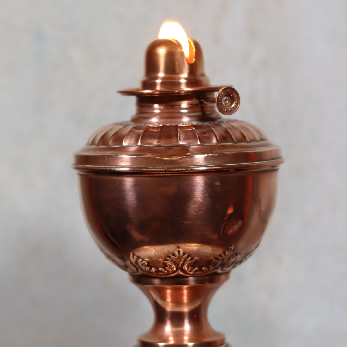 Extremely Rare “Improved Hitchcock Lamp” oil lamp with integrated fan, fully working, USA, 1895–1905, close-up of lit flame