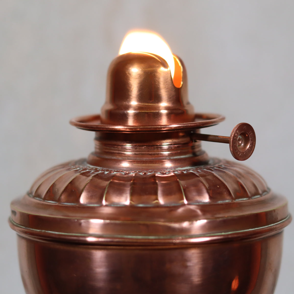 Extremely Rare “Improved Hitchcock Lamp” – Oil Lamp with Integrated Fan – USA, 1895–1905 – Fully Working close-up flame detail