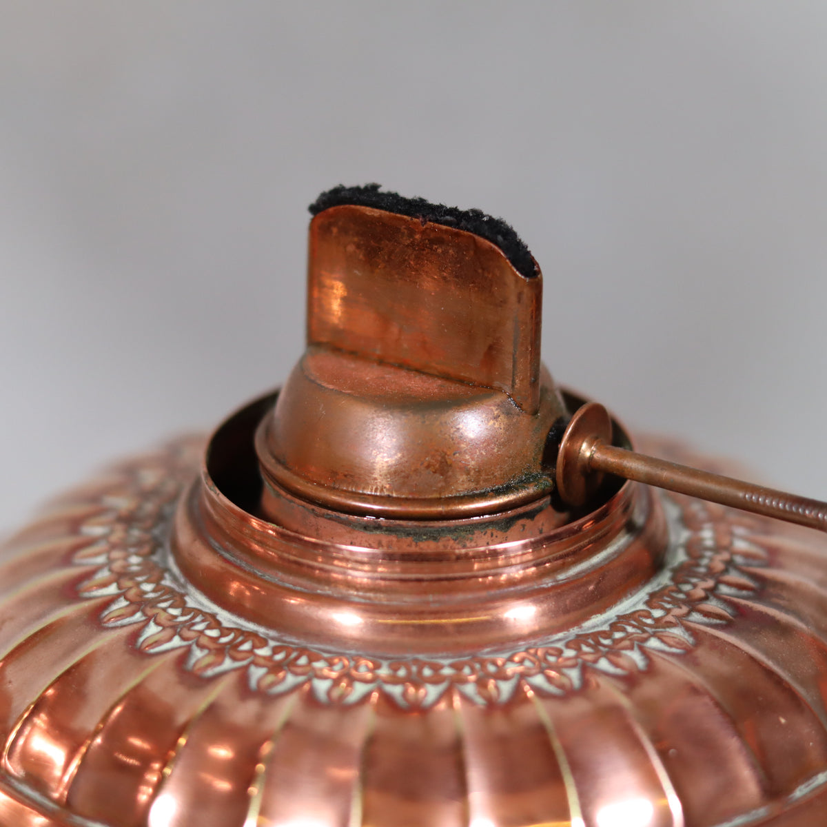 Extremely Rare “Improved Hitchcock Lamp” – close-up of copper oil lamp with integrated fan mechanism from USA 1895–1905 fully working