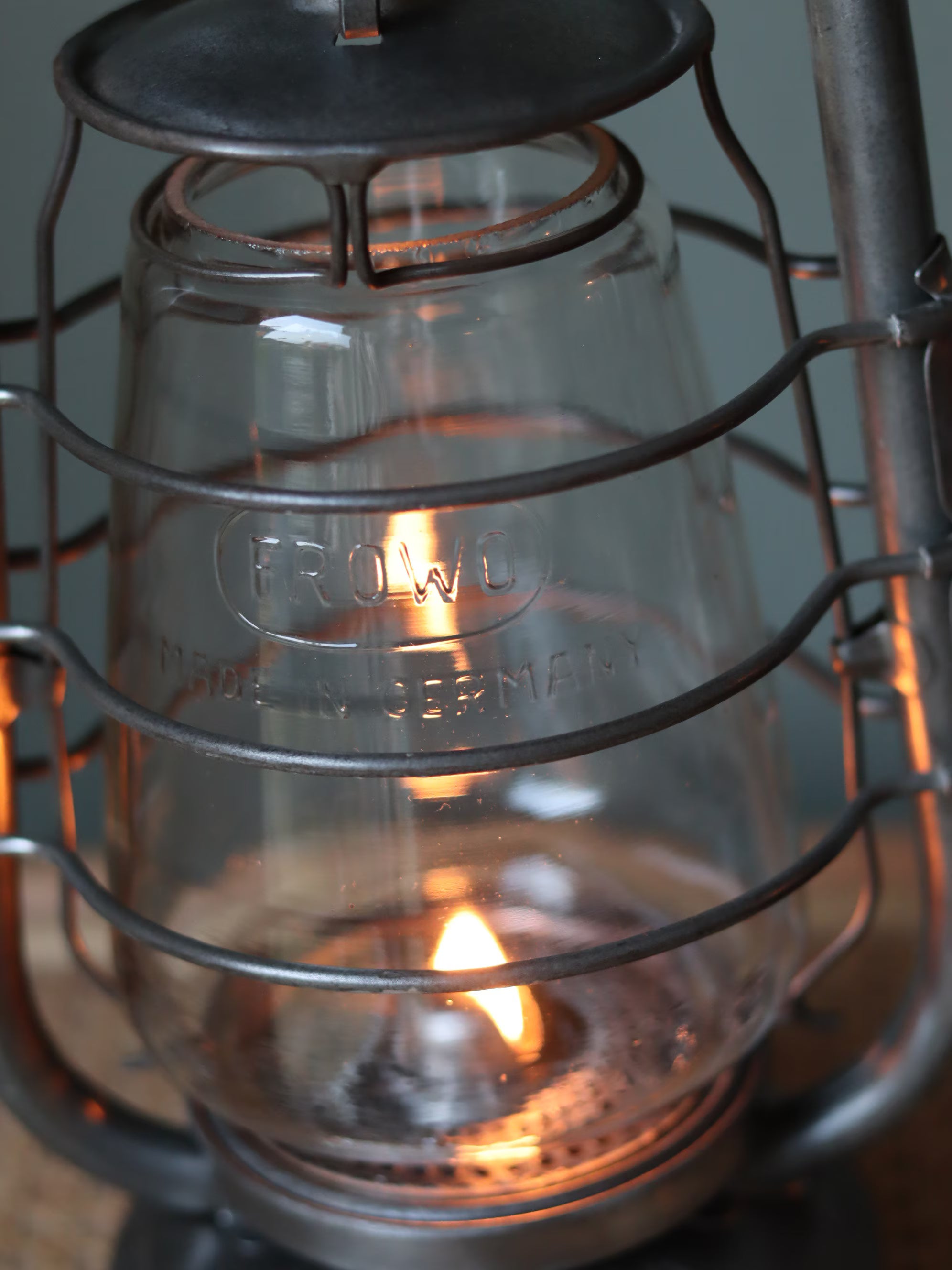 Rare Vintage Frowo 105 Hurricane Lantern – Pre/Post-WWII Model with Dog Emblem (1940s–1950s)