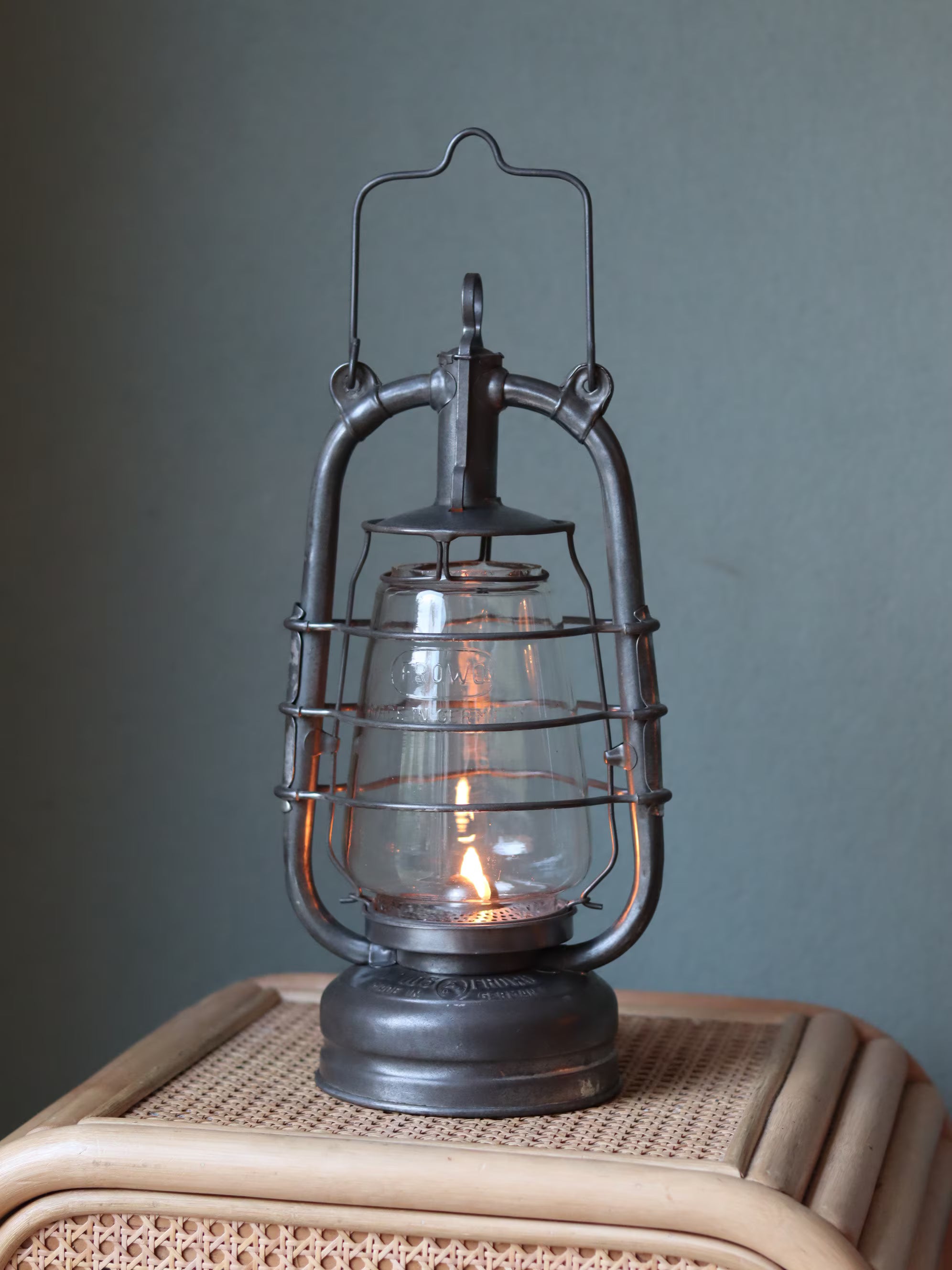 Rare Vintage Frowo 105 Hurricane Lantern – Pre/Post-WWII Model with Dog Emblem (1940s–1950s)