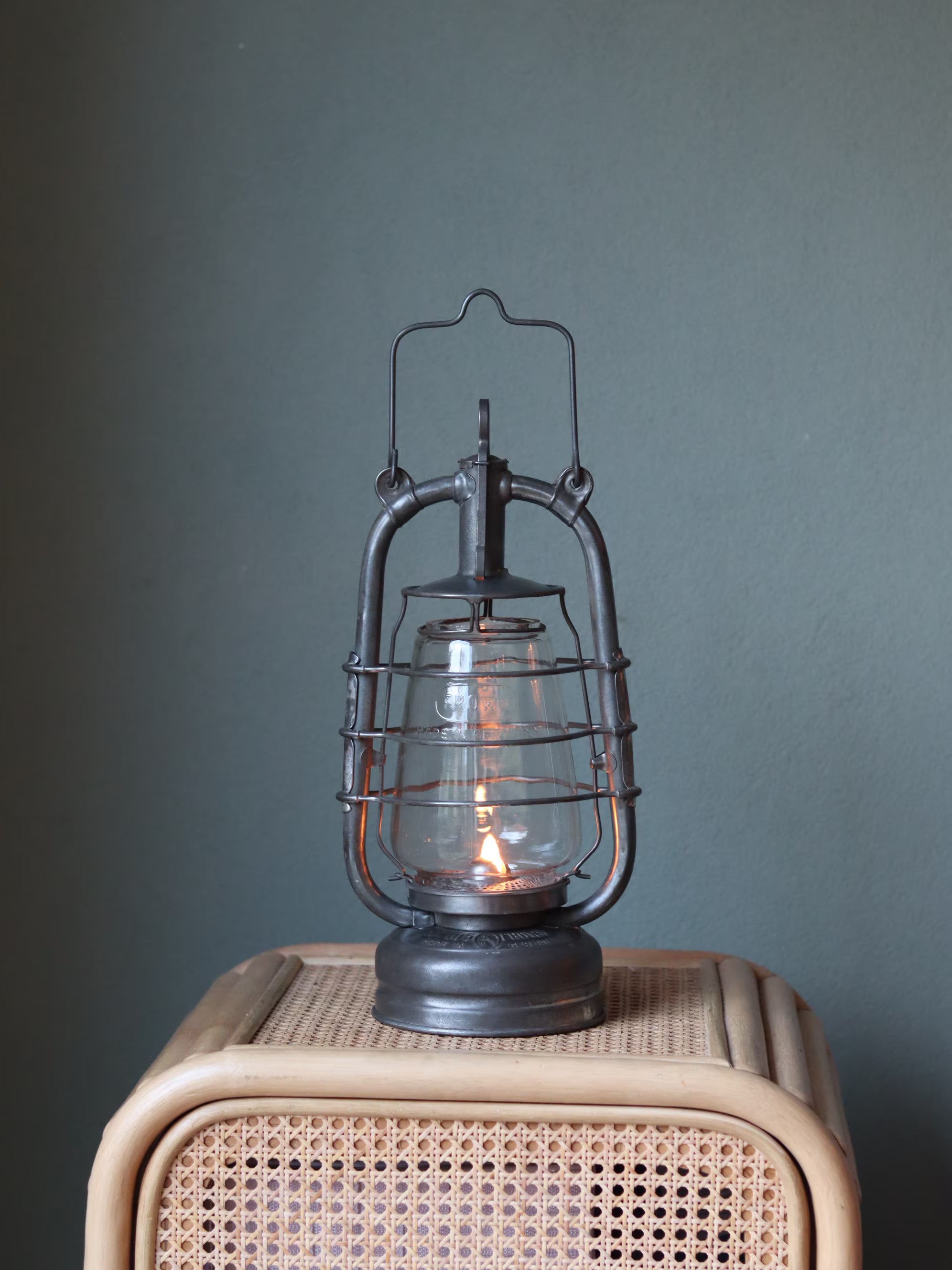 Rare Vintage Frowo 105 Hurricane Lantern – Pre/Post-WWII Model with Dog Emblem (1940s–1950s)