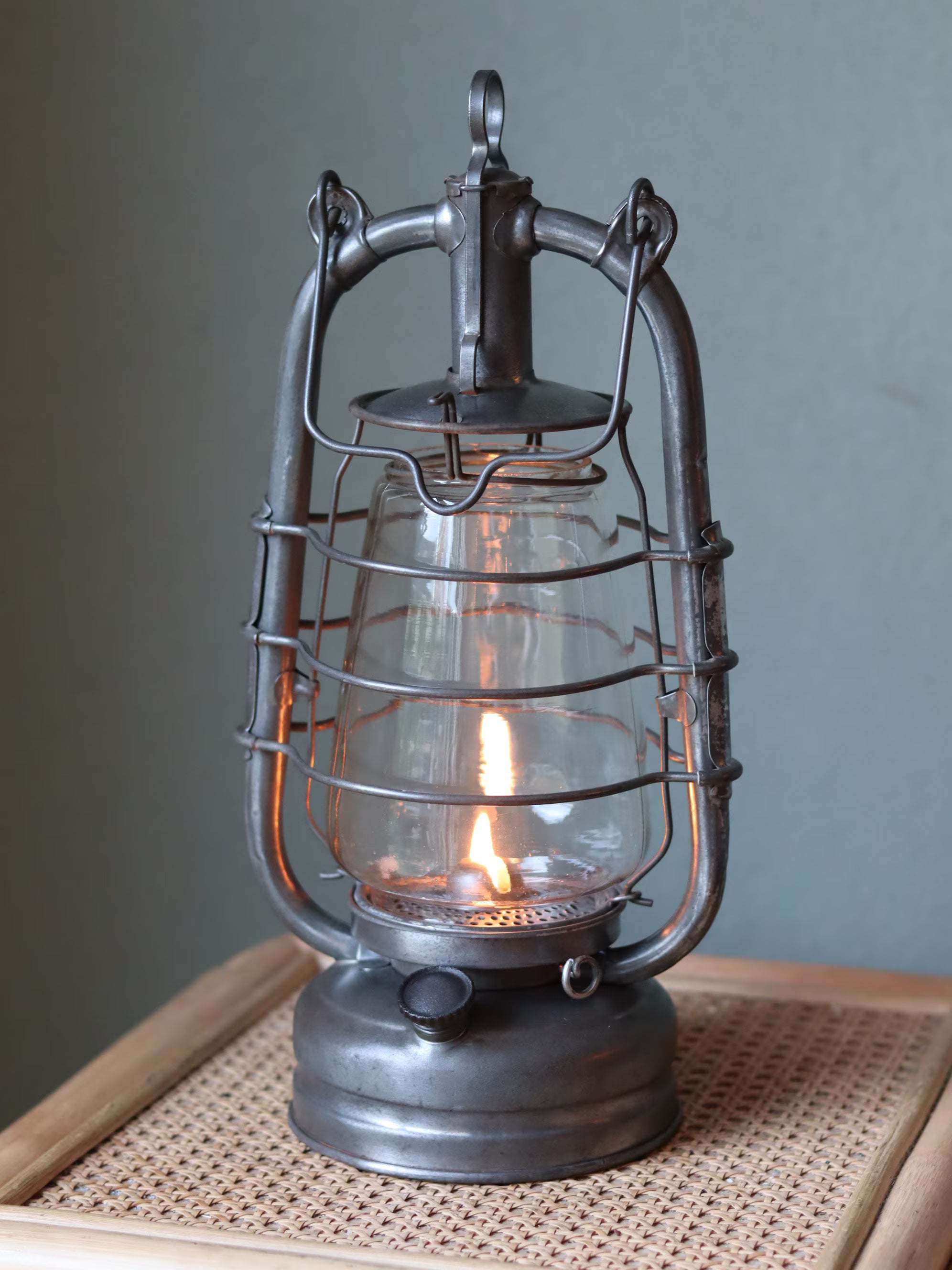 Rare Vintage Frowo 105 Hurricane Lantern – Pre/Post-WWII Model with Dog Emblem (1940s–1950s)