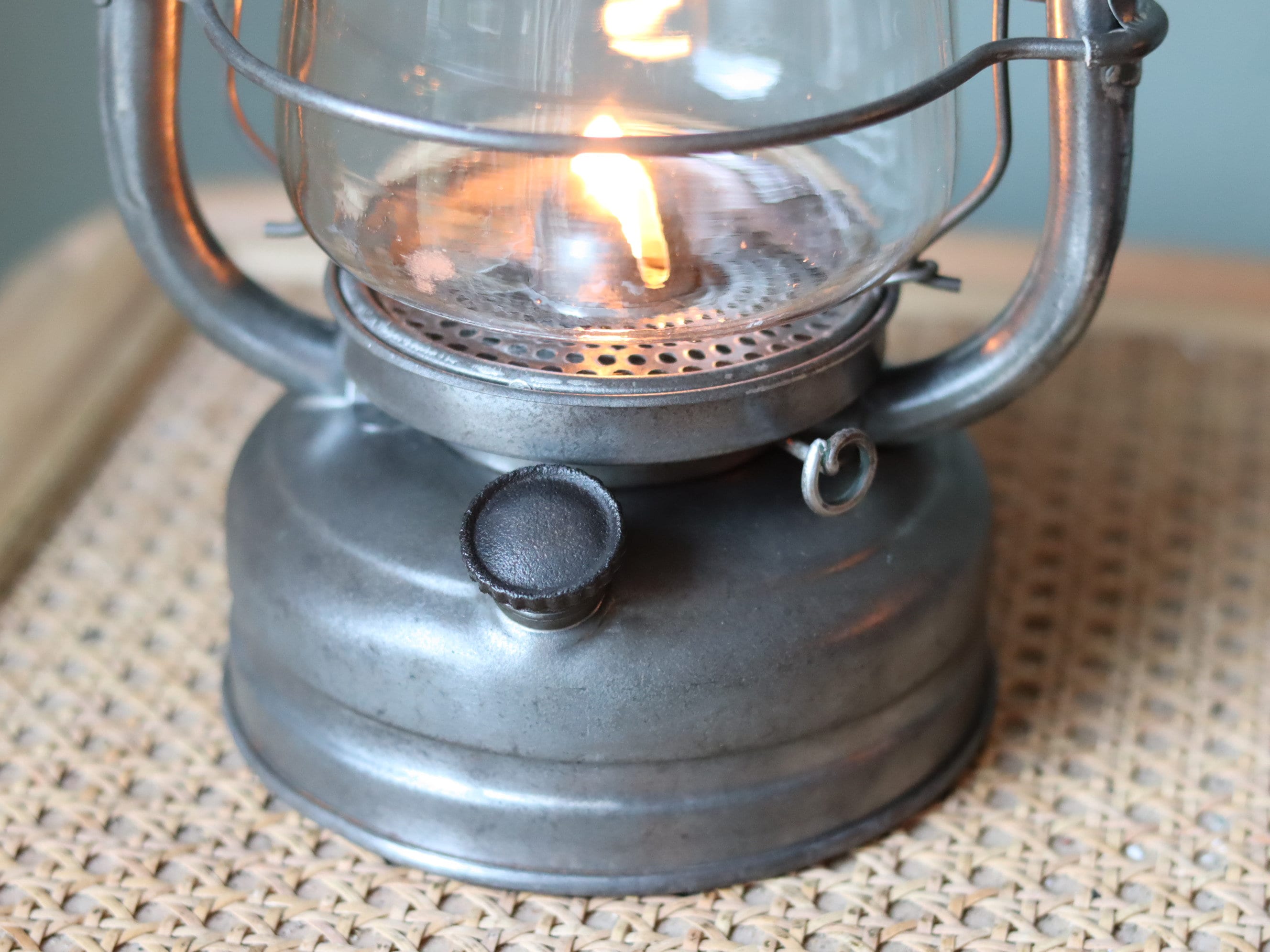 Rare Vintage Frowo 105 Hurricane Lantern – Pre/Post-WWII Model with Dog Emblem (1940s–1950s)