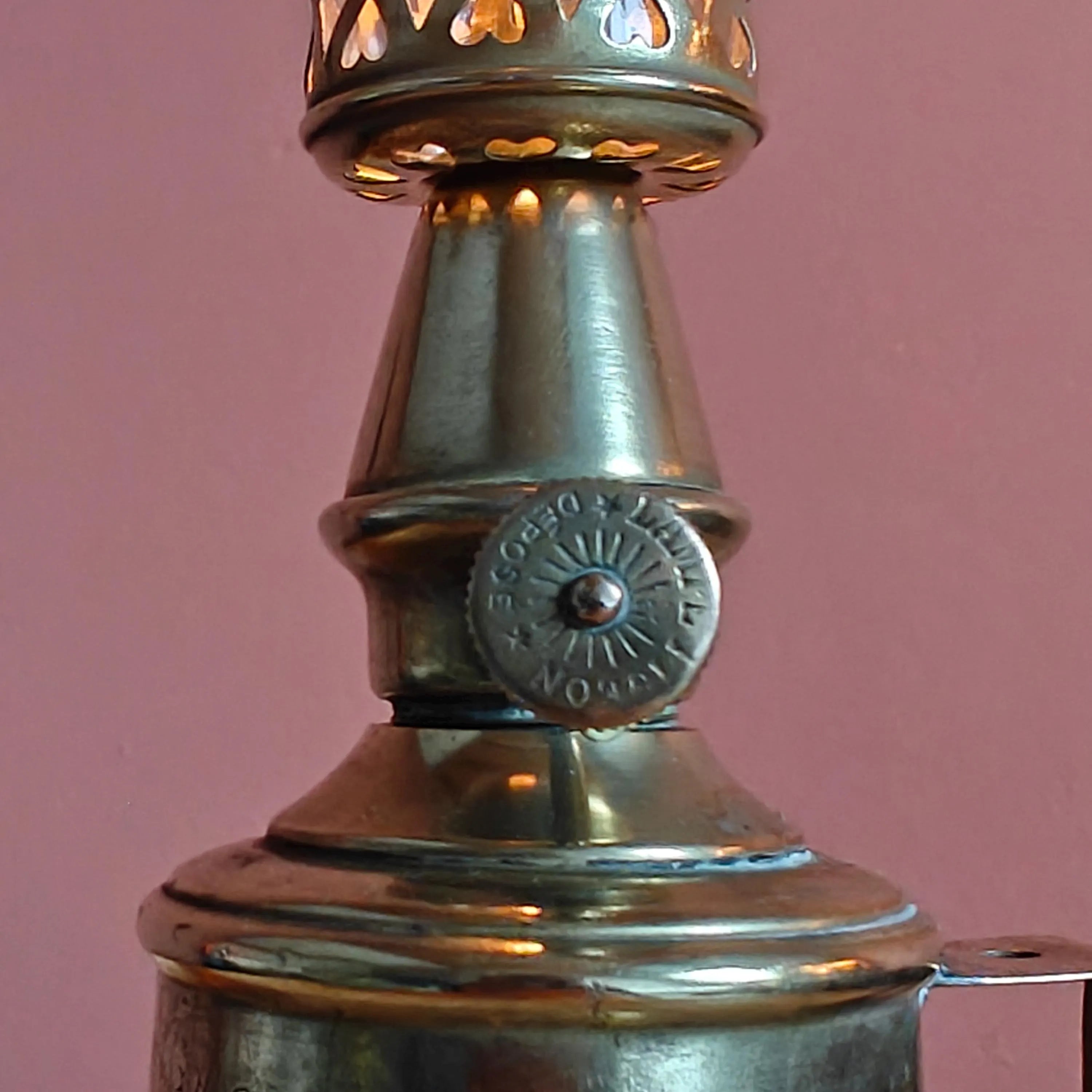 Vintage Pigeon Oil Lamp – Rare French Model (c.1900–1930)