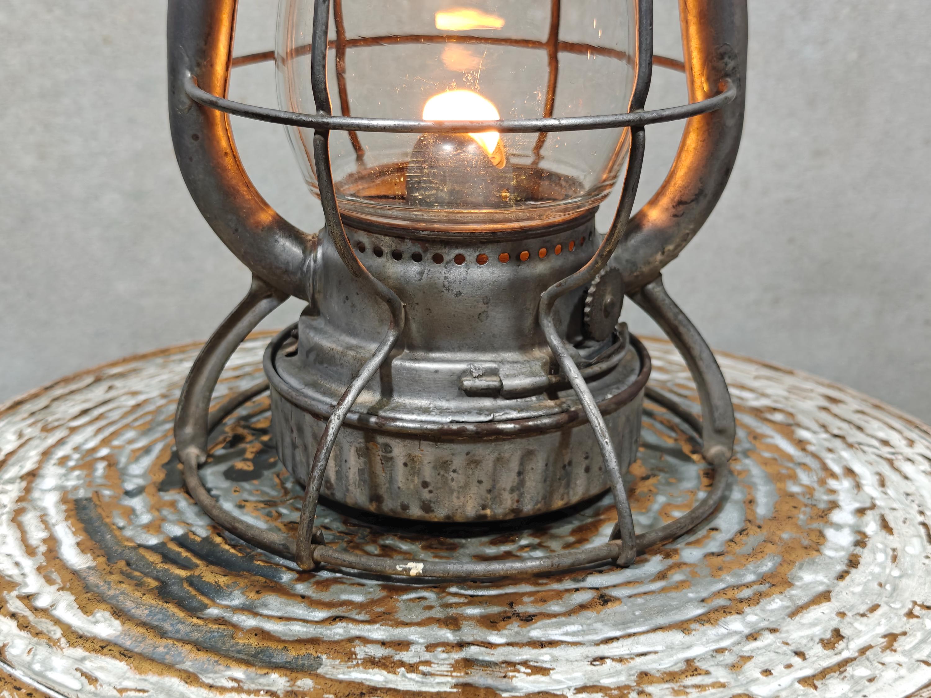 Vintage Dietz Vesta Hurricane Lantern – 1944 American Railroad Lamp