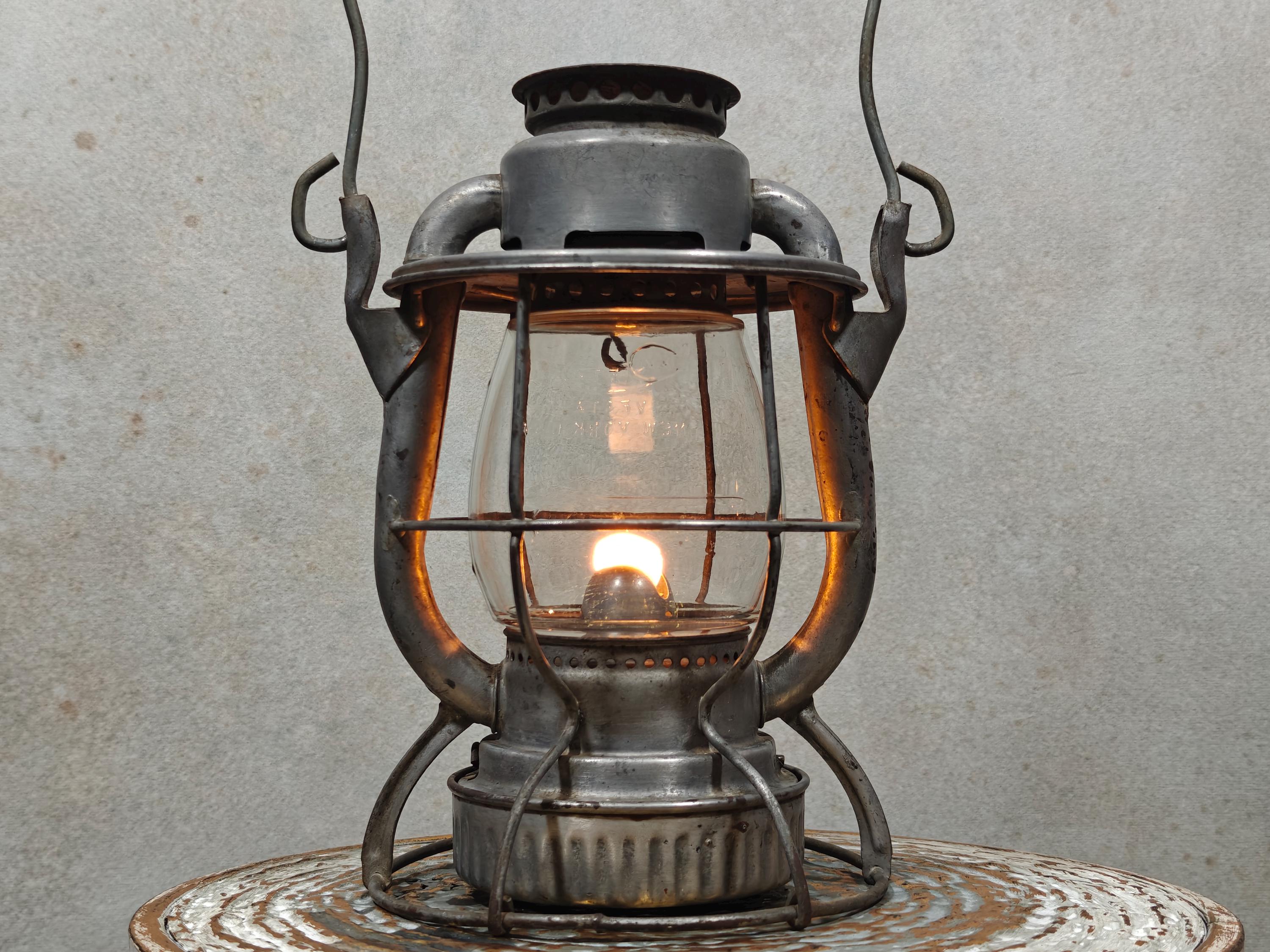 Vintage Dietz Vesta Hurricane Lantern – 1944 American Railroad Lamp