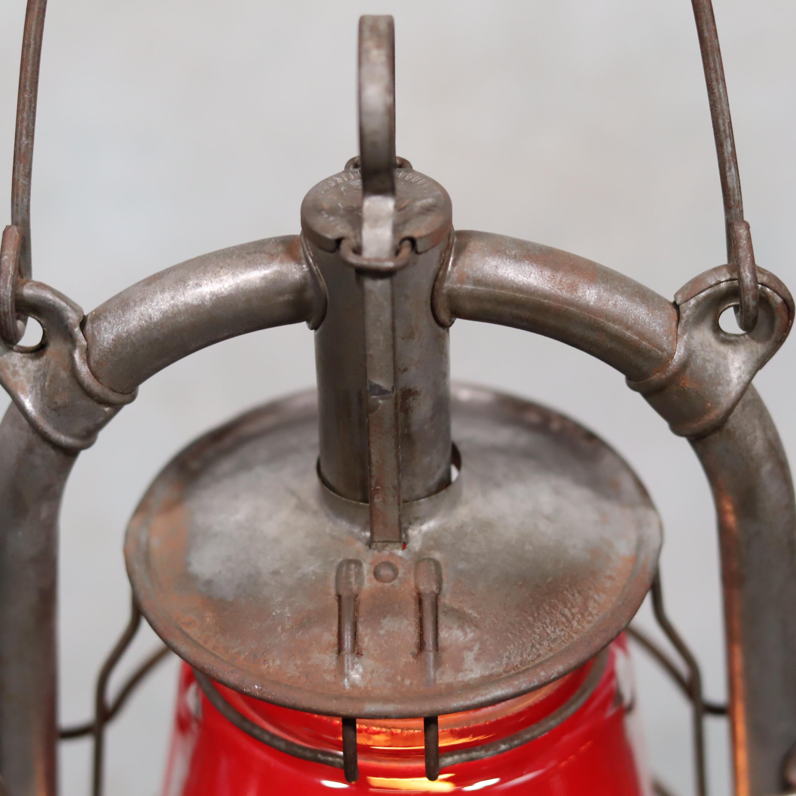 Rare Feuerhand 305 Hurricane Lantern – German Vintage Model (1930–1941) close-up of metal top and red glass oil lamp