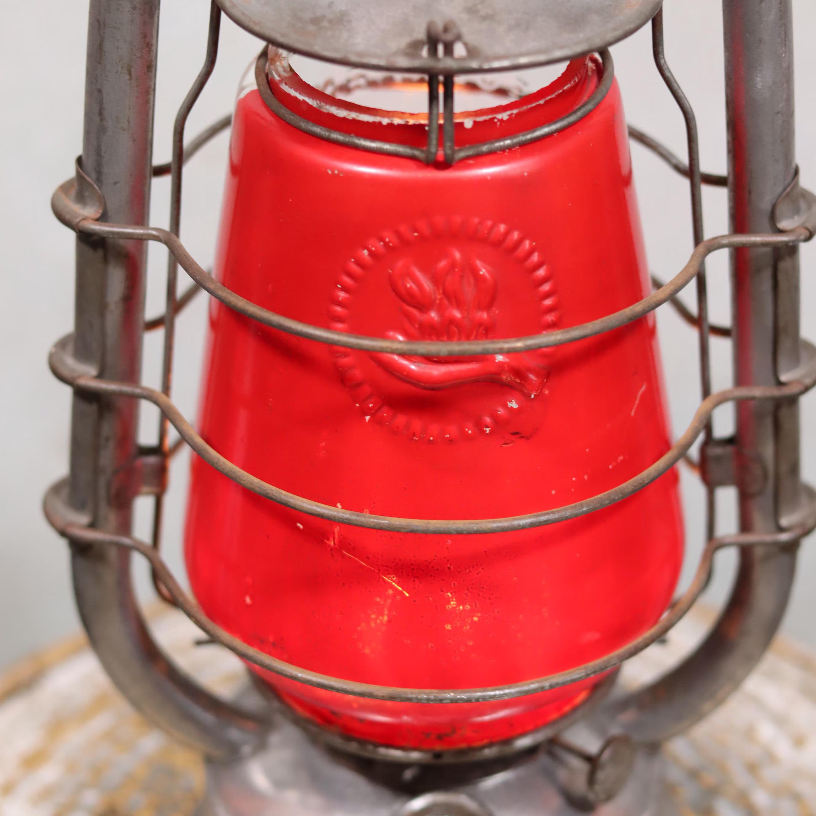Close-up of the vibrant red Rare Feuerhand 305 Hurricane Lantern – German Vintage Model (1930–1941) oil lamp detail